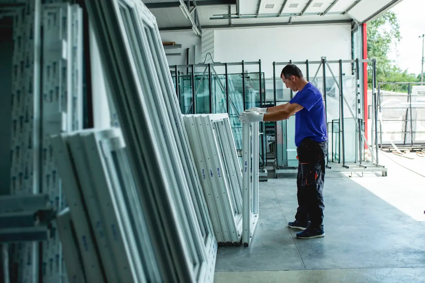 proceso profesional de fabricación de ventanas de PVC de alta gama con control de calidad