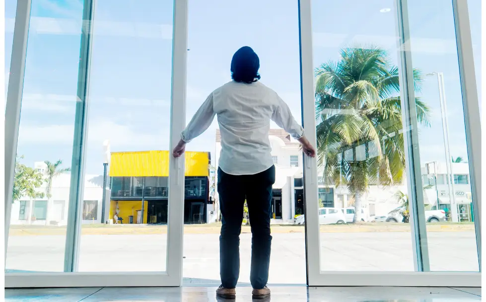 ventanas de PVC de gran tamaño con aislamiento térmico y diseño moderno