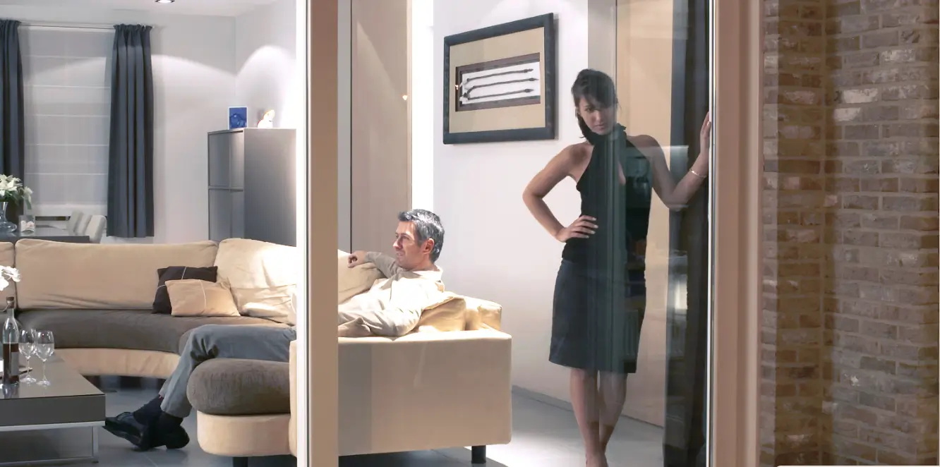 puertas corredizas de PVC con alto rendimiento térmico en vivienda contemporánea